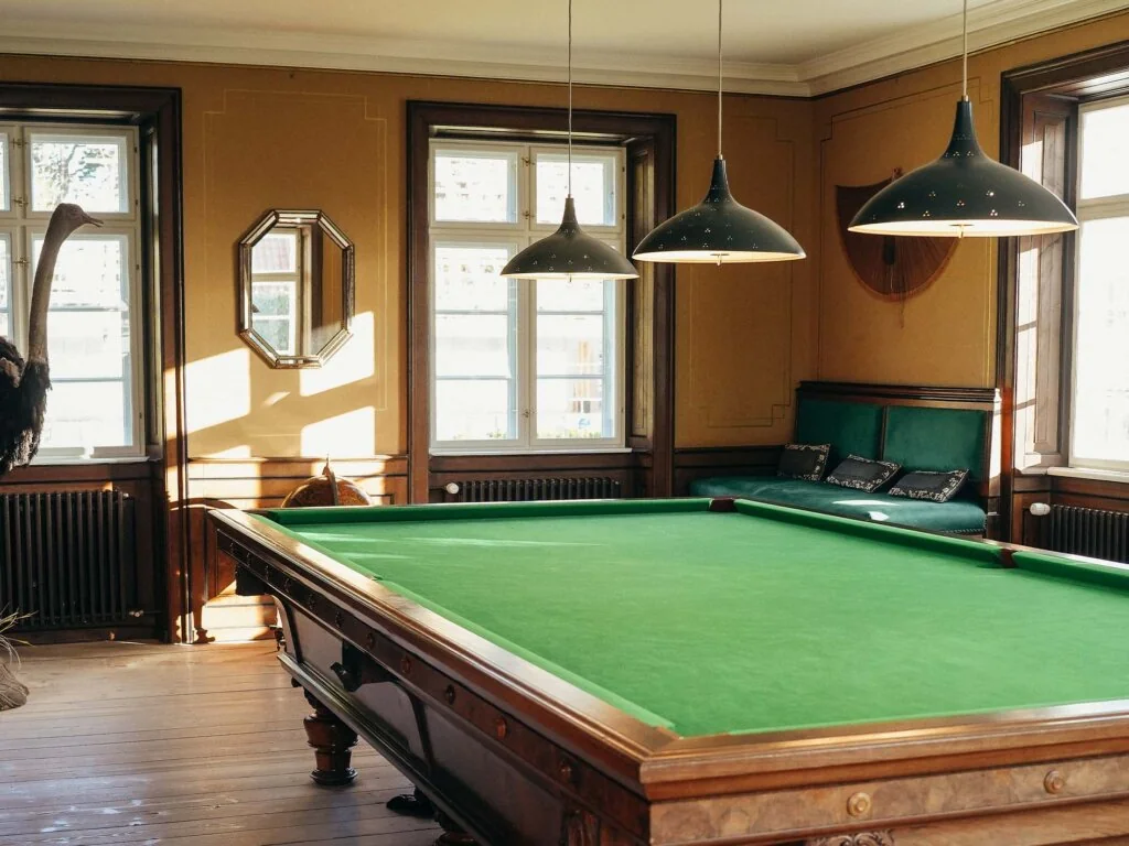 Billiard i stuerne i hovedhuset